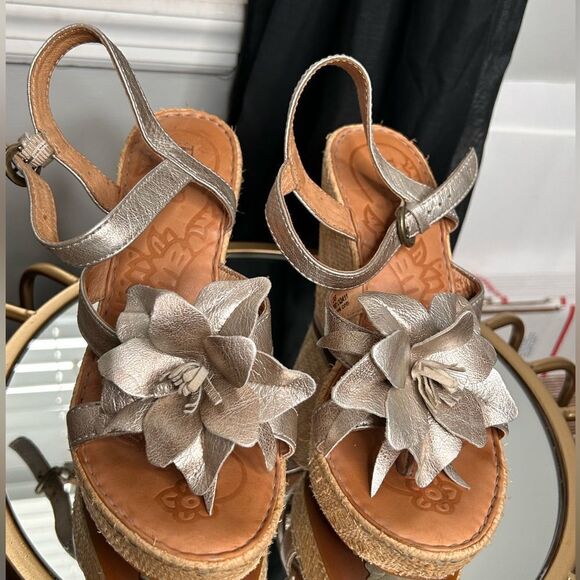 BORN Flower Wedges - Picture 1 of 5